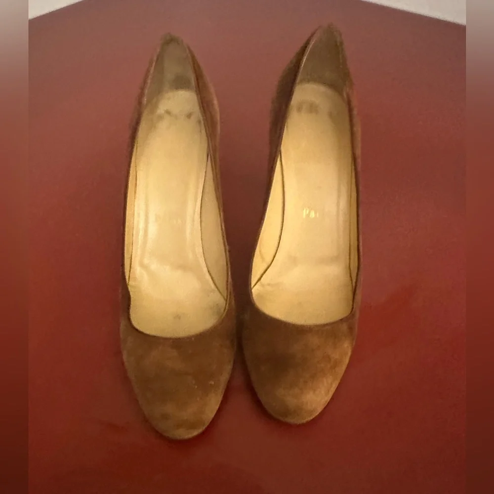 *** Size 38 1/2 Christian Louboutin Ron Ron Brown Suede Heels. - Picture 3 of 12